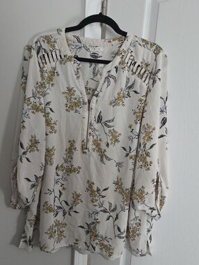 Maurices White Floral Zip-Neck Tunic with Yellow Print